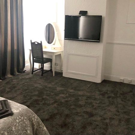 Ac Lounge 125 Apartment Рочфорд Екстериор снимка