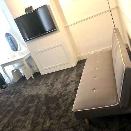 Ac Lounge 125 Apartment Рочфорд Екстериор снимка