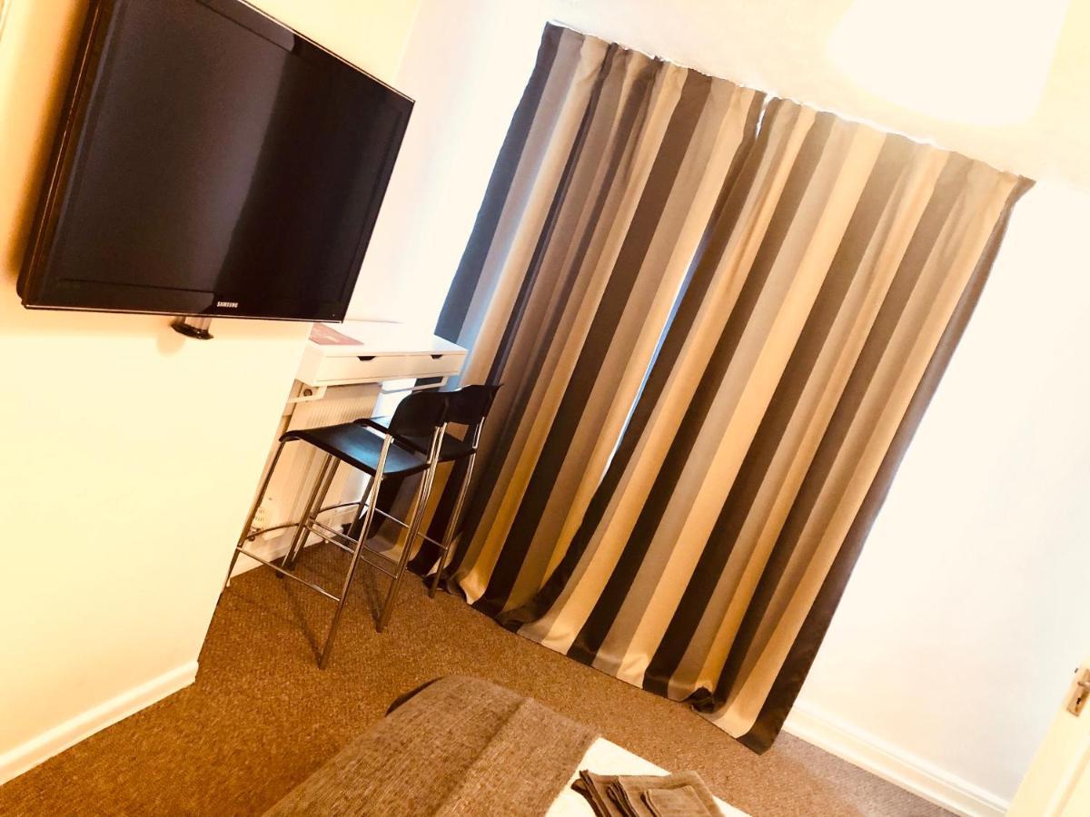 Ac Lounge 125 Apartment Рочфорд Екстериор снимка