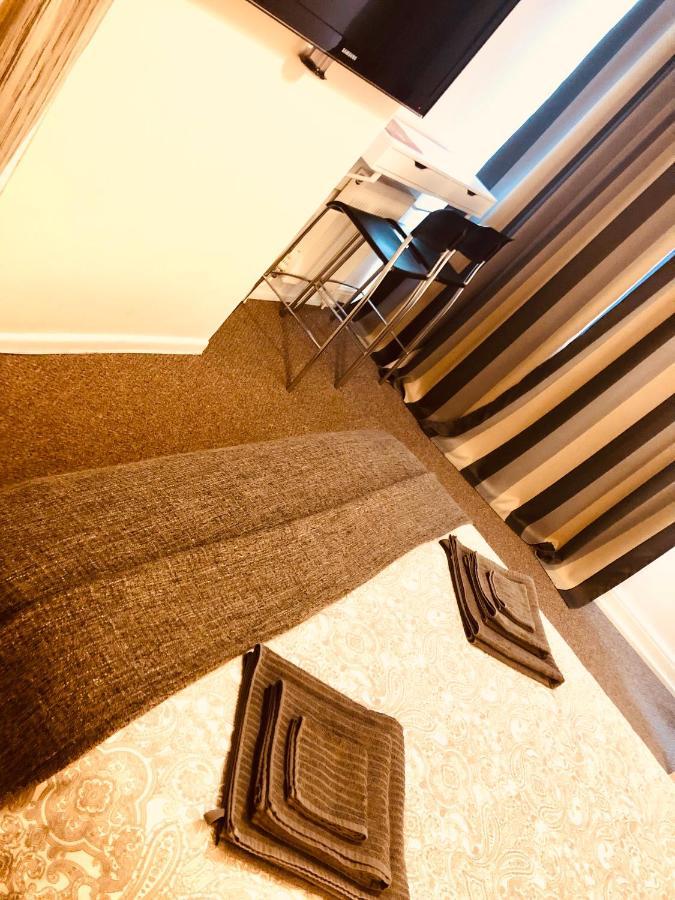 Ac Lounge 125 Apartment Рочфорд Екстериор снимка
