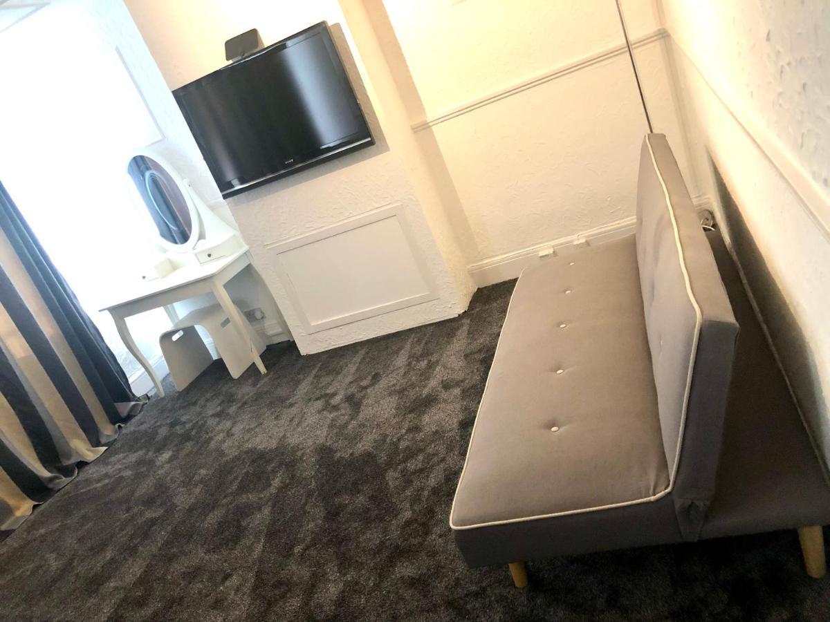 Ac Lounge 125 Apartment Рочфорд Екстериор снимка