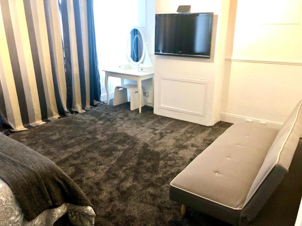 Ac Lounge 125 Apartment Рочфорд Екстериор снимка