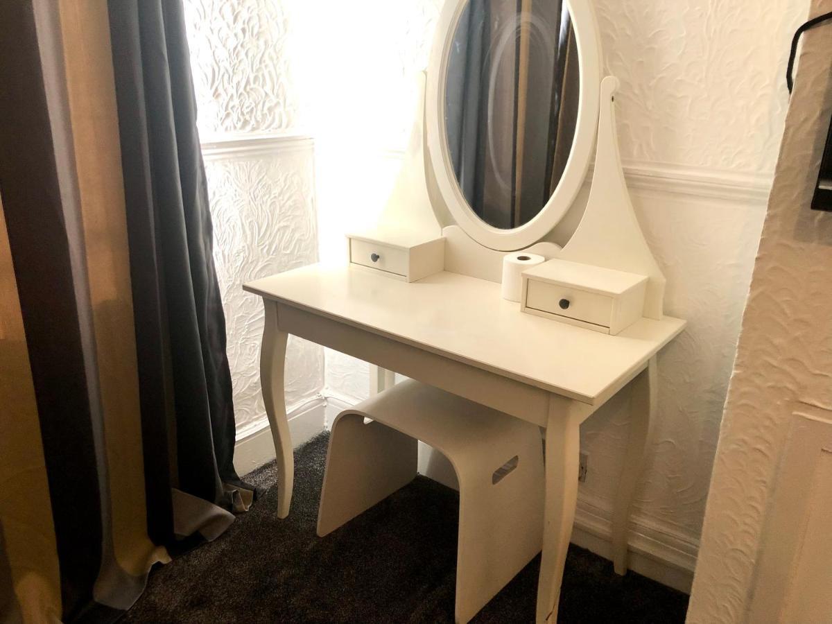 Ac Lounge 125 Apartment Рочфорд Екстериор снимка